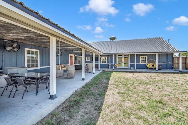 view of yard featuring a patio area