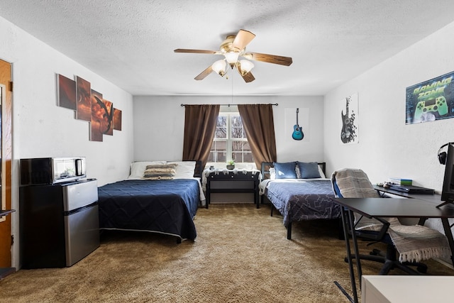 bedroom featuring a textured ceiling, carpet flooring, freestanding refrigerator, and a ceiling fan