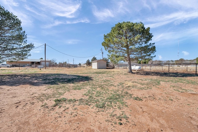 view of yard featuring a shed and a rural view