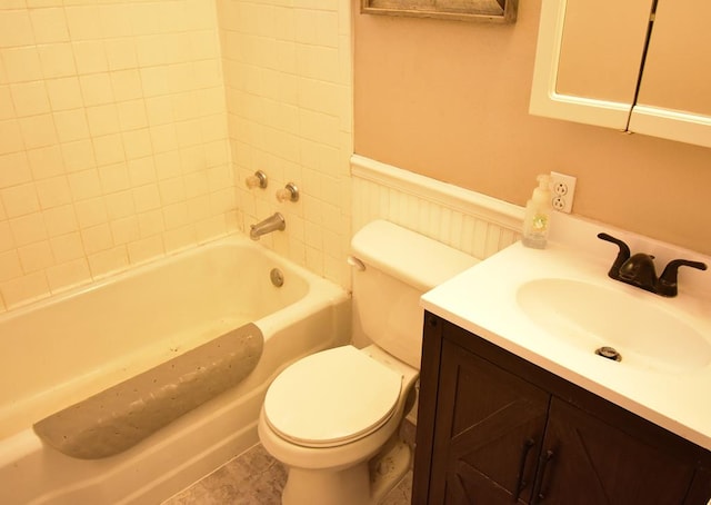 full bathroom with tiled shower / bath, vanity, and toilet