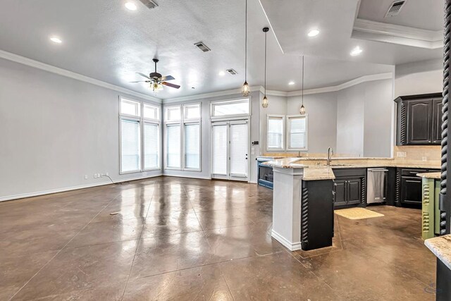 kitchen with ornamental molding, concrete floors, visible vents, and baseboards