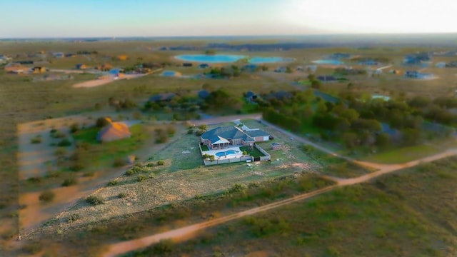 birds eye view of property featuring a rural view