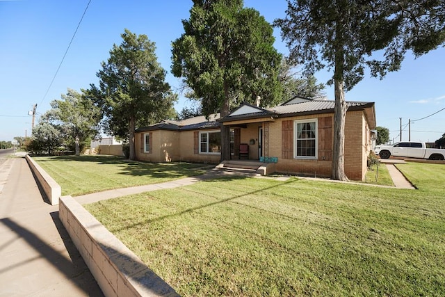 ranch-style house featuring a front lawn