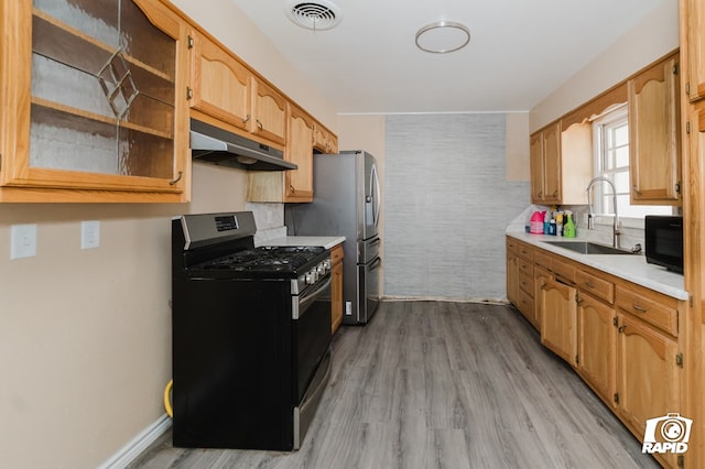 kitchen with visible vents, stainless steel appliances, light countertops, under cabinet range hood, and a sink