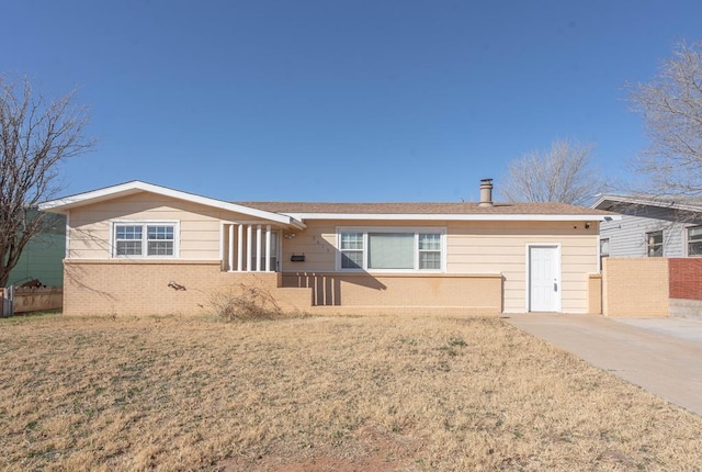 ranch-style home with a front yard