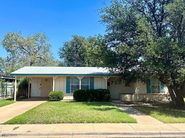 single story home featuring a front yard and a carport