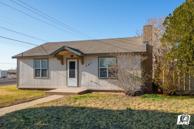 view of front of house with a front yard