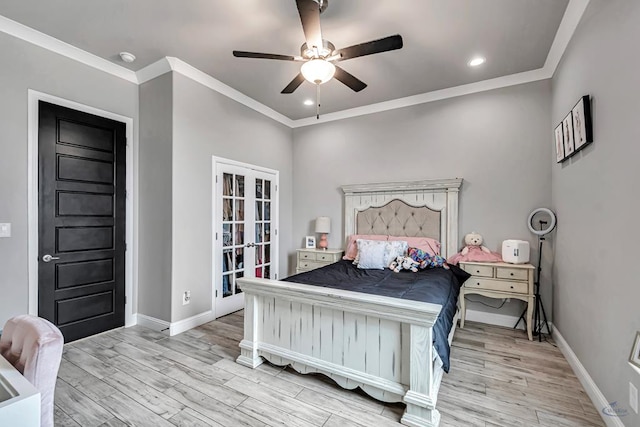 bedroom featuring light hardwood / wood-style flooring, ornamental molding, and ceiling fan