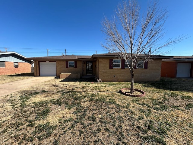 view of front of home featuring a garage and a front lawn