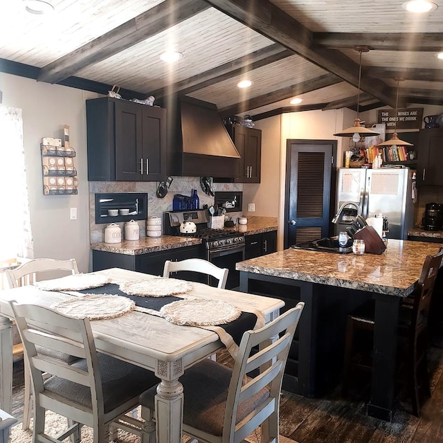 kitchen featuring appliances with stainless steel finishes, a kitchen island with sink, sink, and custom range hood