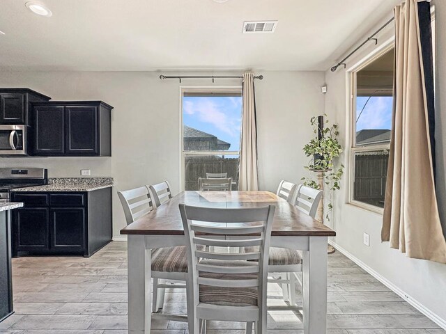 dining area with visible vents, recessed lighting, baseboards, and light wood-style floors