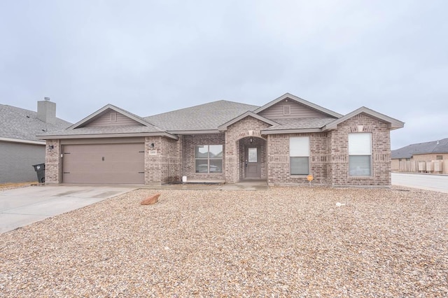 view of front facade featuring a garage