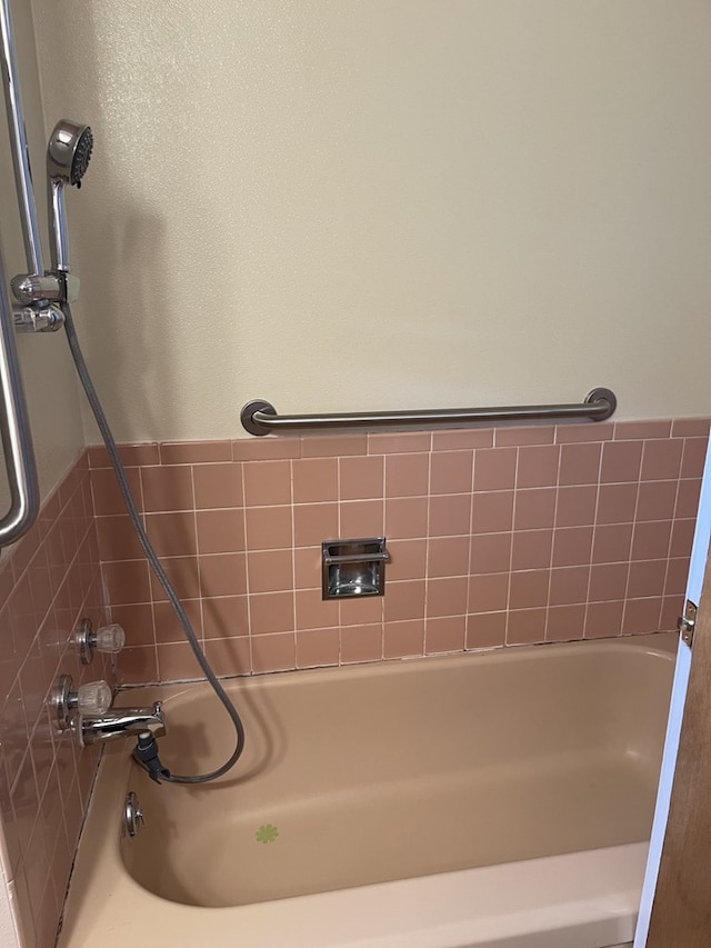 bathroom featuring shower / tub combination