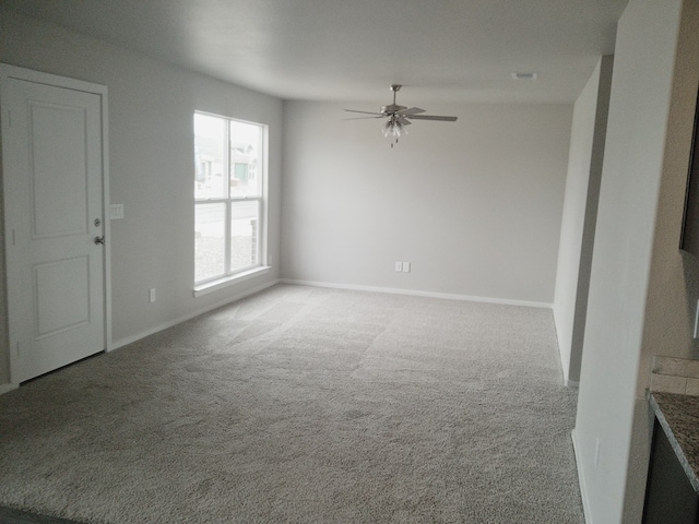 unfurnished room with carpet flooring and ceiling fan