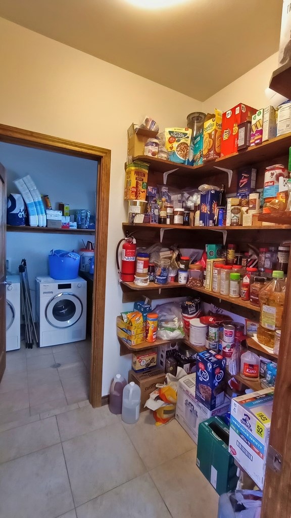 pantry with washer / clothes dryer