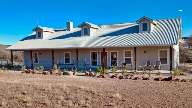 view of front of property featuring covered porch