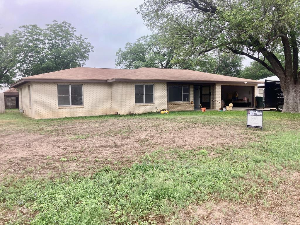 view of front of home with a garage and a front yard