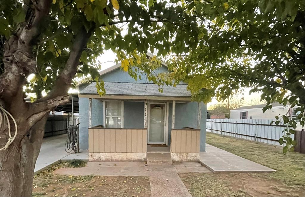 view of front of home