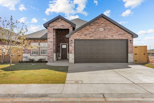 view of front of house featuring a garage and a front yard