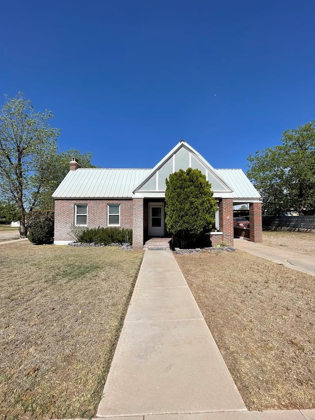 view of front of property with a front lawn