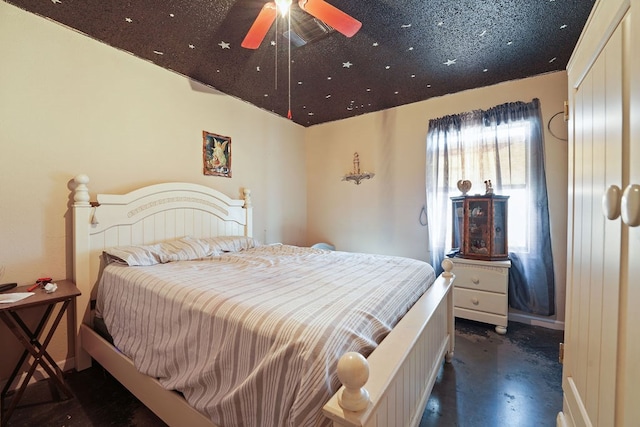 bedroom with ceiling fan