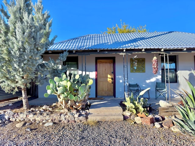 view of front of house featuring covered porch