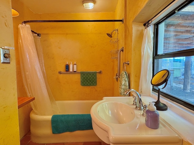 bathroom featuring shower / tub combo with curtain