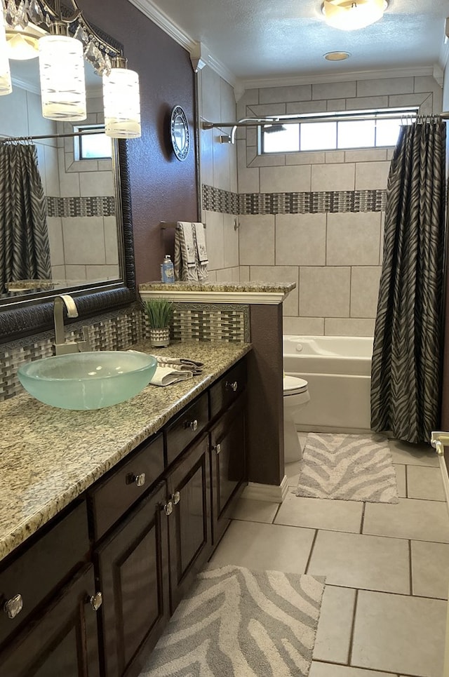 bathroom featuring plenty of natural light, a textured ceiling, ornamental molding, and shower / tub combo