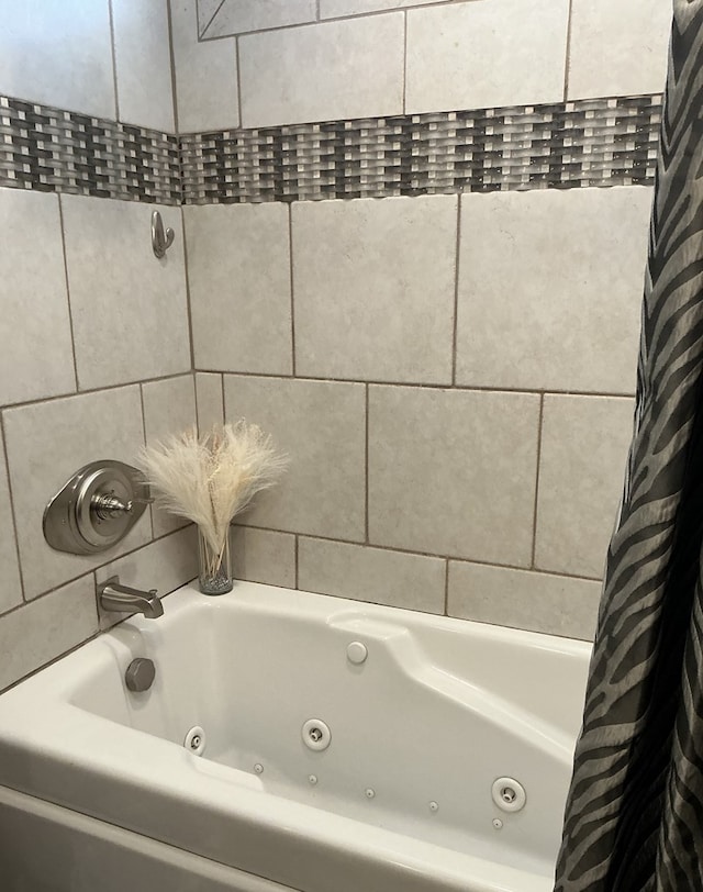 full bathroom featuring a combined bath / shower with jetted tub