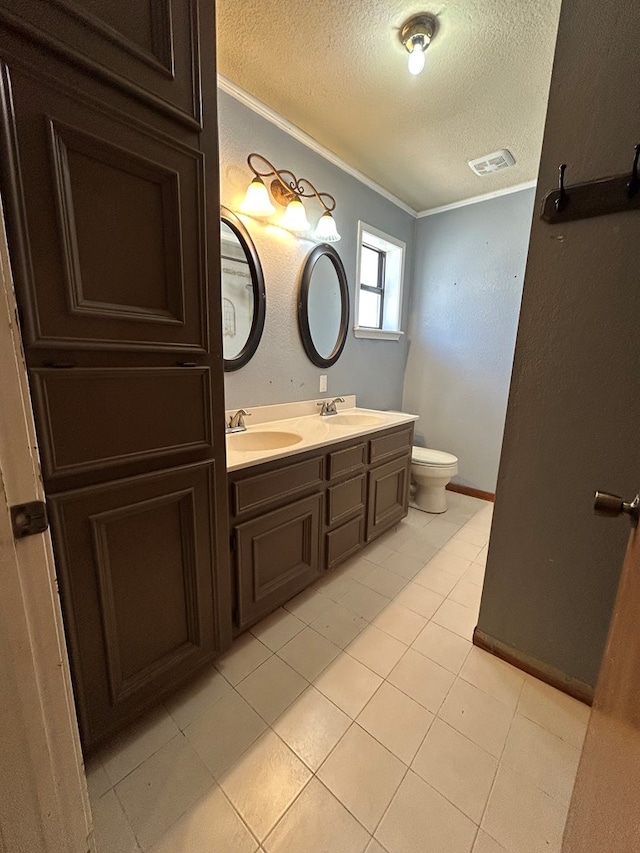 full bath featuring crown molding, a textured ceiling, visible vents, and a sink