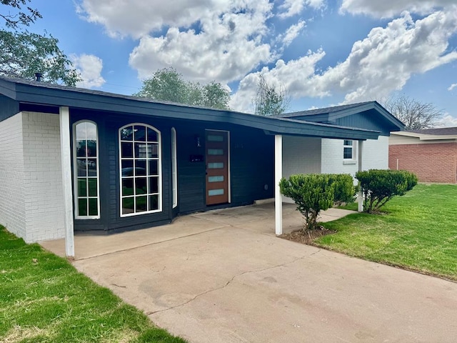 2816 Catalina Dr, Odessa, TX 79764 - view of front of property featuring brick siding and a front yard