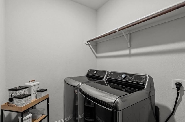 7012 Perot Ranch Rd, Odessa, TX 79765 - laundry area with separate washer and dryer and baseboards