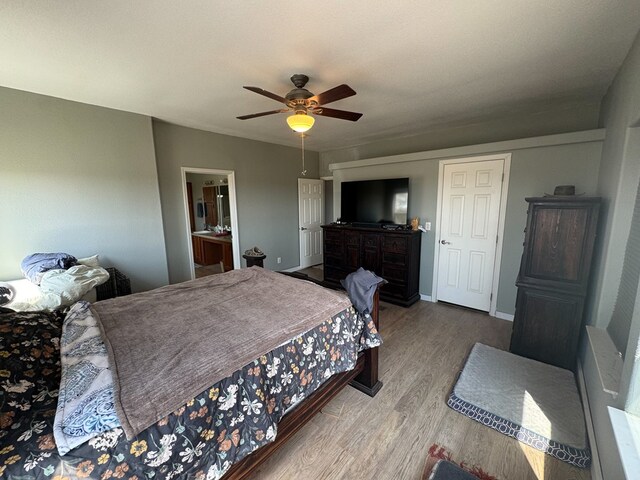 1500 Rancho Rd, Presidio, TX 79845 - bedroom featuring wood finished floors and ceiling fan