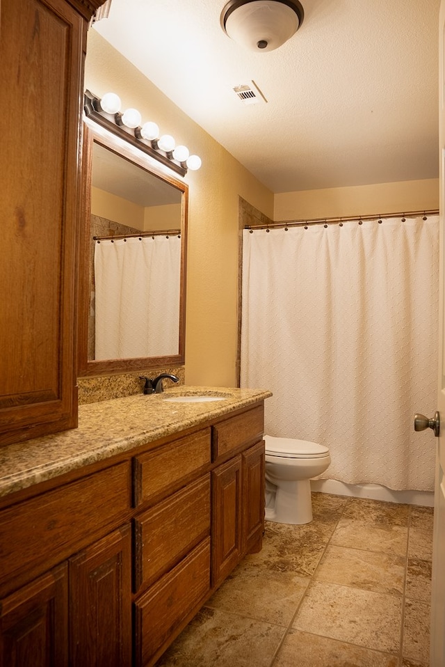 9540 W April St, Odessa, TX 79764 - full bath featuring vanity, stone tile flooring, and a shower with curtain