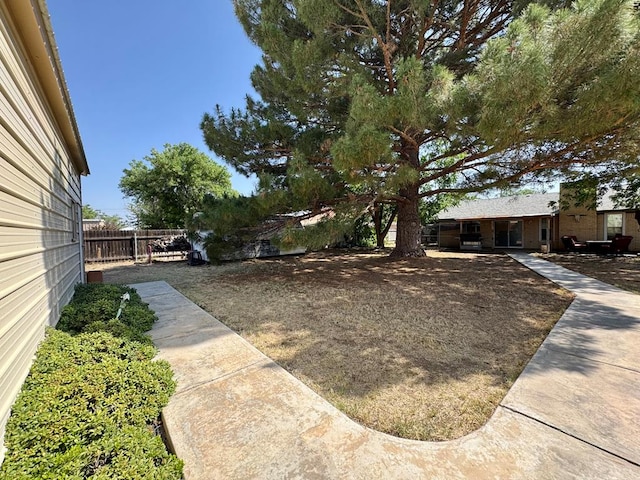 2003 N Enfield Rd, Alpine, TX 79830 - view of yard with a patio area