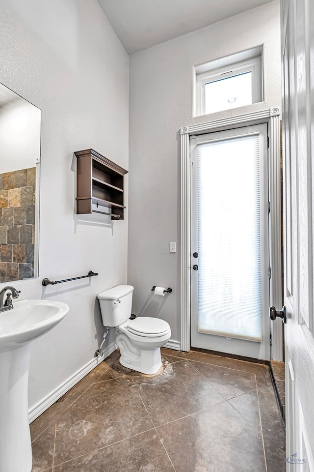 3 E Wavyleaf Ct, Odessa, TX 79762 - bathroom with toilet, baseboards, and a sink
