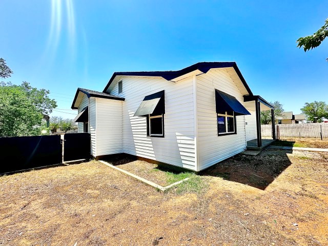 415 S Hendrickson St, Goldsmith, TX 79741 - photo 2