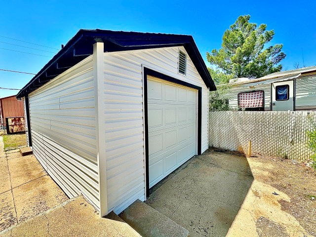 415 S Hendrickson St, Goldsmith, TX 79741 - photo 6