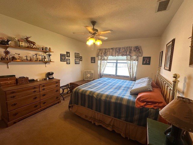 1013 Peachtree Cir, Alpine, TX 79830 - bedroom featuring carpet flooring, a textured ceiling, and a ceiling fan