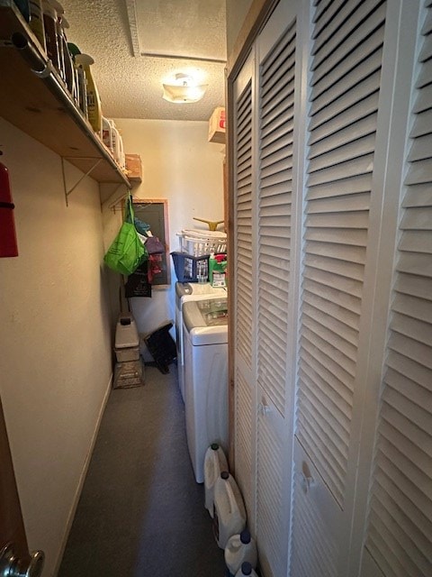 1013 Peachtree Cir, Alpine, TX 79830 - laundry area featuring independent washer and dryer and a textured ceiling