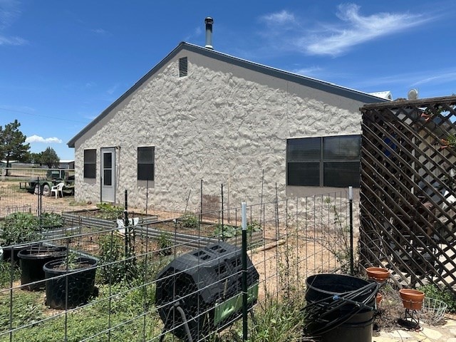 1013 Peachtree Cir, Alpine, TX 79830 - view of property exterior featuring a garden and stucco siding
