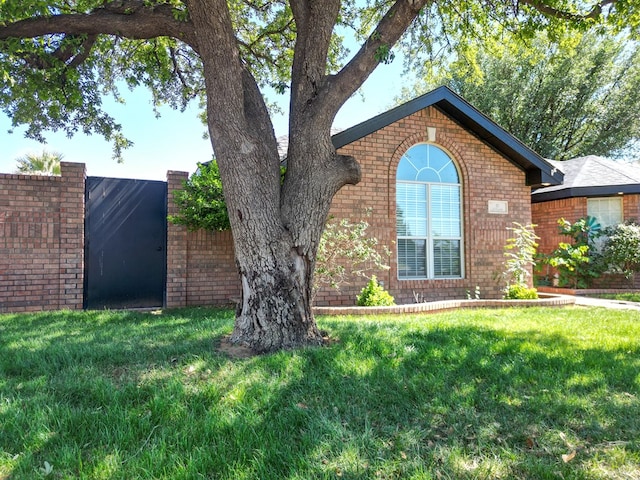 10 Lafayette Pl, Odessa, TX 79762 - ranch-style home with brick siding and a front yard