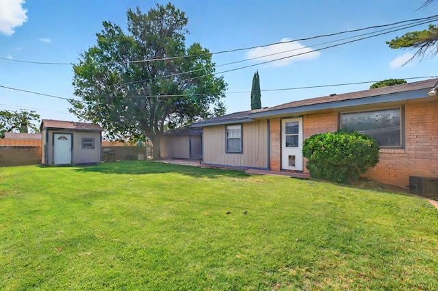 811 NW 7th St, Andrews, TX 79714 - view of yard