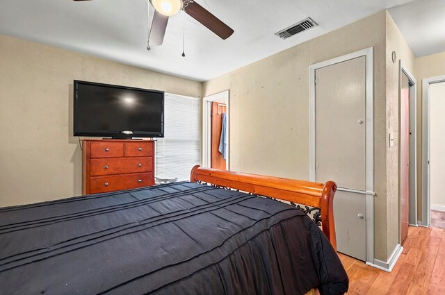 811 NW 7th St, Andrews, TX 79714 - bedroom featuring wood finished floors, baseboards, and ceiling fan
