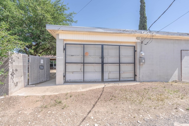 1403 E 17th St, Odessa, TX 79761 - detached garage featuring a gate