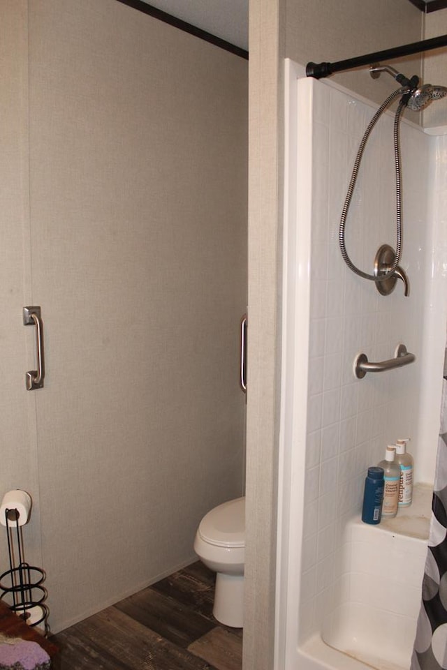 2711 W 83rd St, Odessa, TX 79764 - full bathroom with a shower with curtain, wood finished floors, and ornamental molding