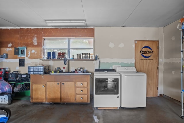 2110 Redbud Ave, Odessa, TX 79761 - laundry room with separate washer and dryer