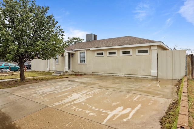 1306 Woodlawn Dr, Odessa, TX 79761 - view of front of house with a shingled roof
