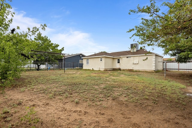 1306 Woodlawn Dr, Odessa, TX 79761 - view of yard