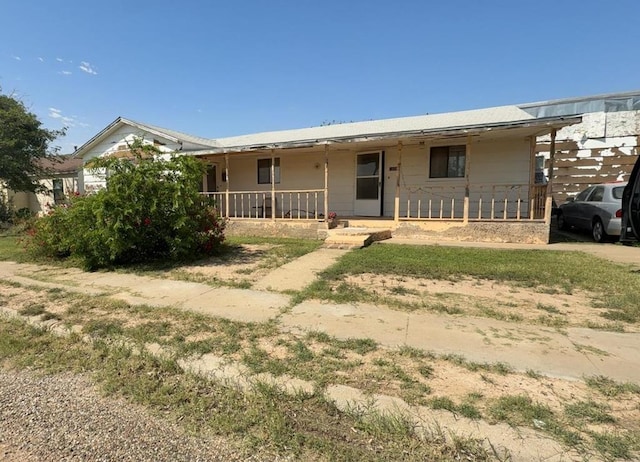 1408 Emerson Ave, Mccamey, TX 79752 - single story home with a porch
